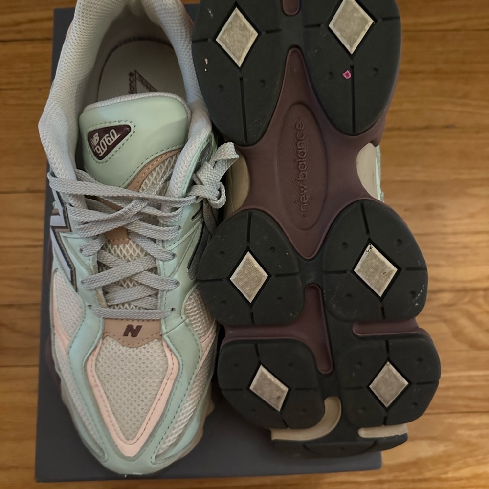 New Balance women (10) men (8.5) 9060